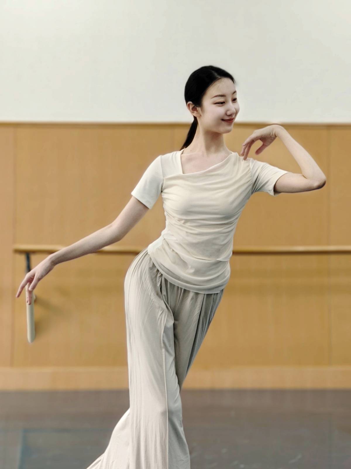 Modern dance spring and summer dance short -sleeved exercise clothes classical dance -shaped training clothing female art test
