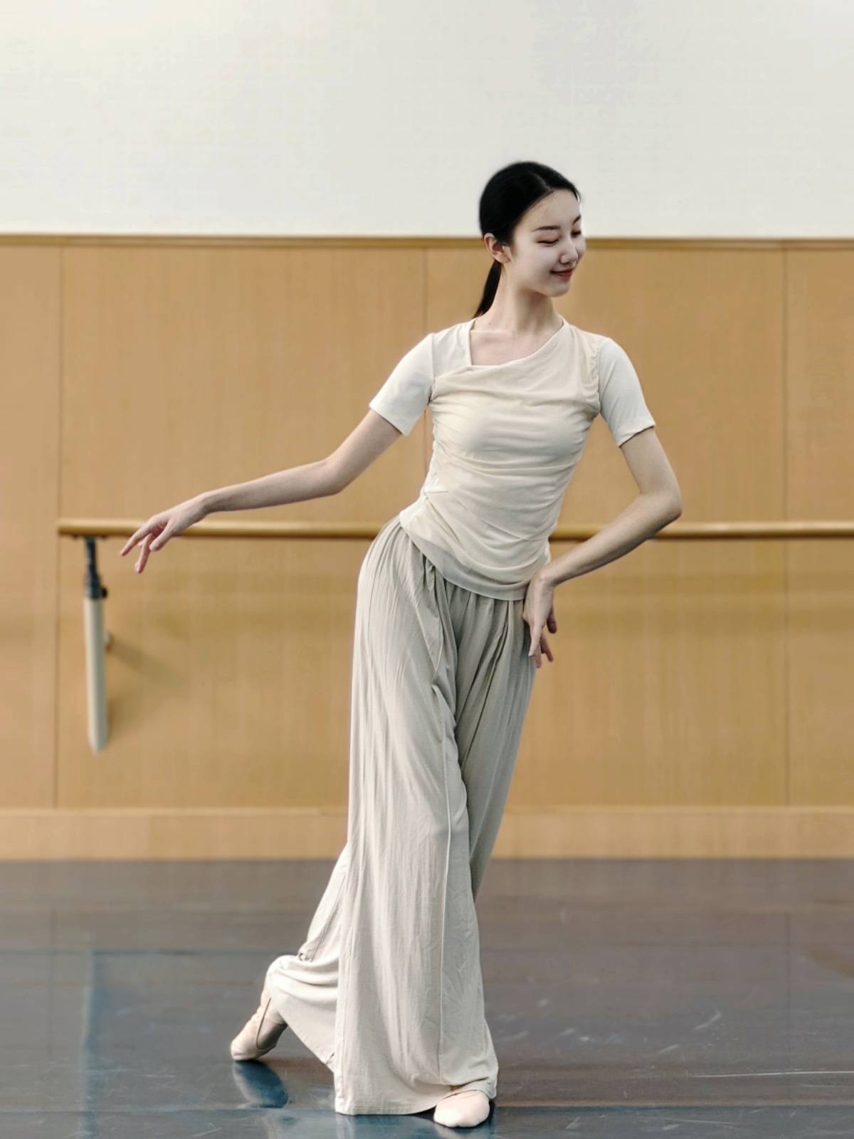 Modern dance spring and summer dance short -sleeved exercise clothes classical dance -shaped training clothing female art test
