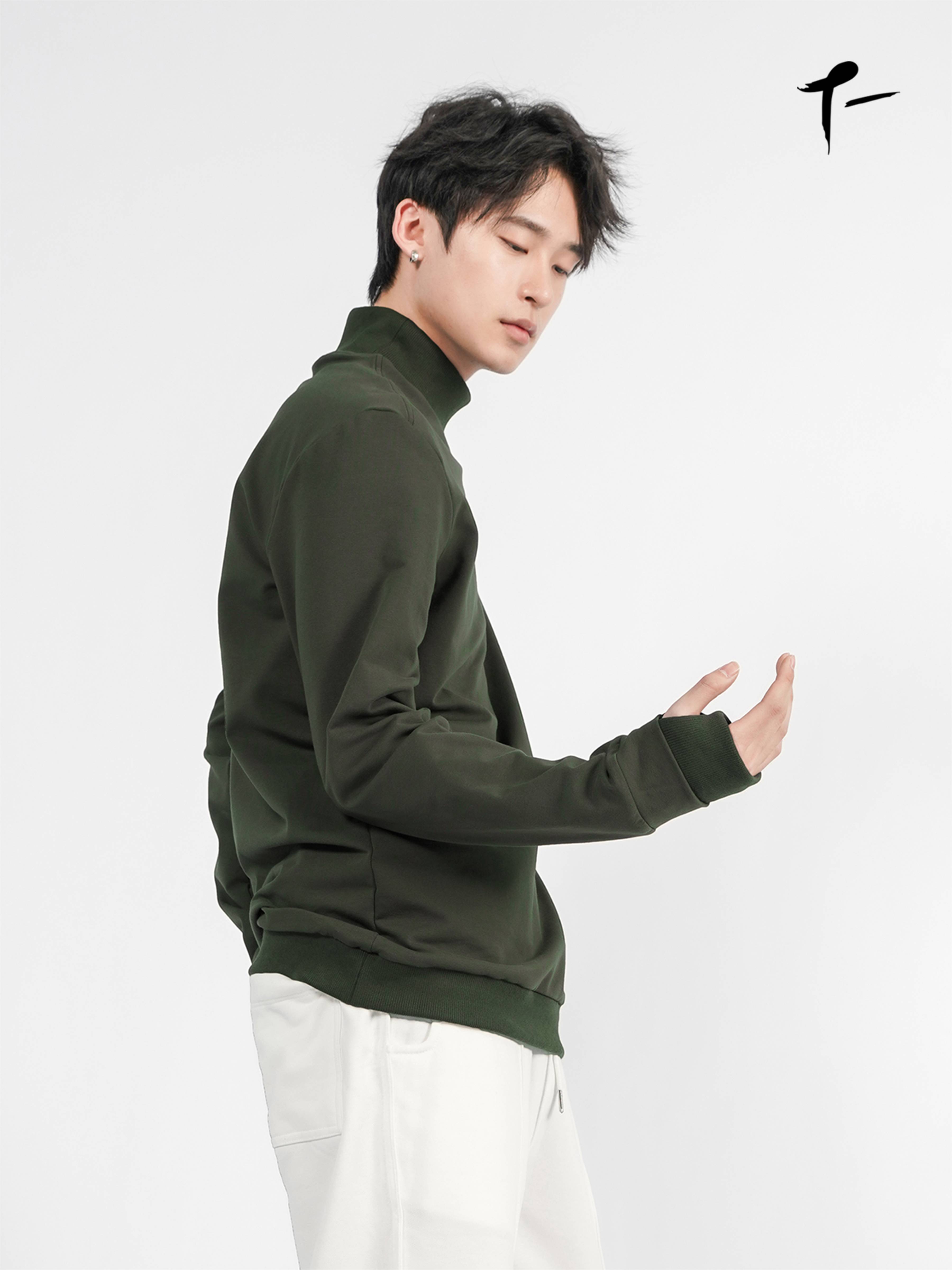 Put a TF0109 Modern Dance Practice Service Men and Women, the same black loose and thin, the hand dance long sleeve top