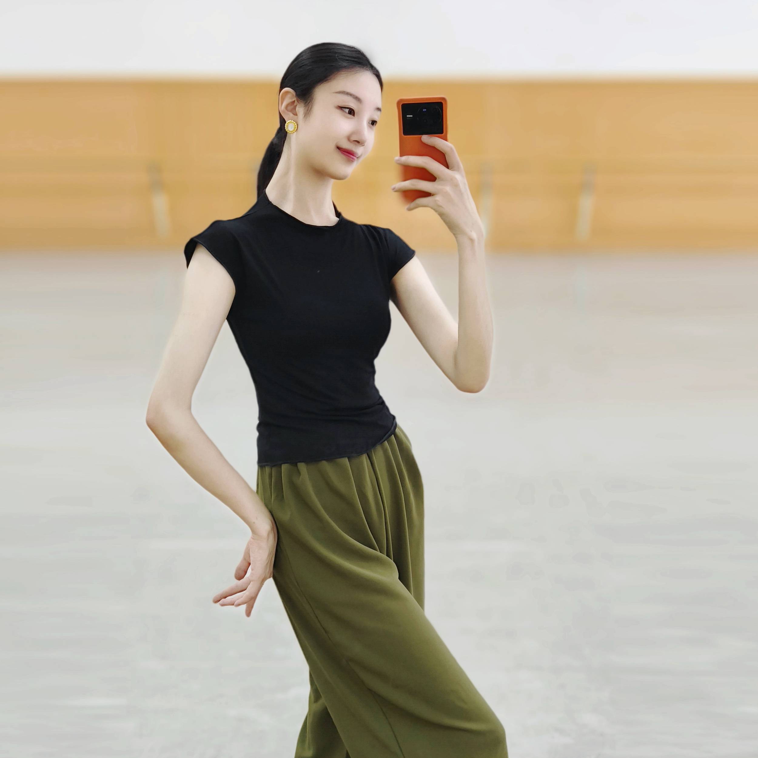Adult classical dance short -sleeved shirt practice dance service dance service summer professional Chinese modern dance service female yoga is thin