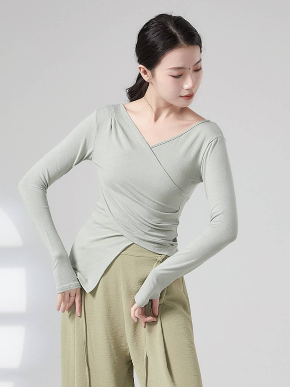 Modern dance dance clothing cross -slim long sleeve sleeves fingertips practicing Chinese classical dance teacher shape clothes