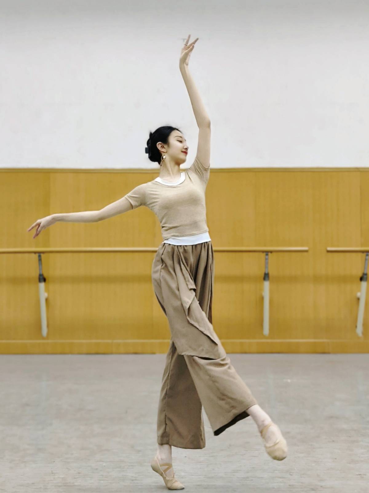 Short -sleeved modern dance exercise, yoga dance service slim classical dance shape, dress spring and summer, thin ballet test