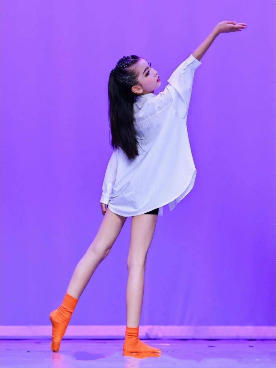 Children's modern dance performance service large -size white shirt contemporary dance Chinese dance expresstellar test jazz dance exercise uniform