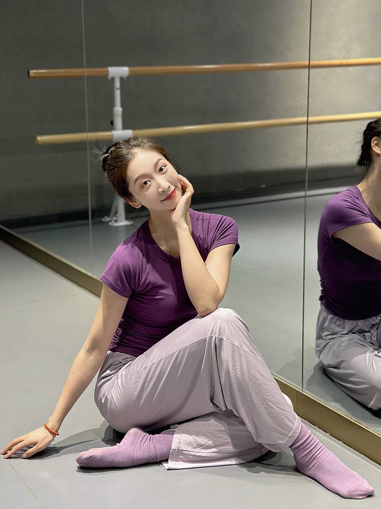 "Sweet-backed dance costumes for women with short-sleeved, modern dances for women in Chinese trotting, gymnasium and yoga "