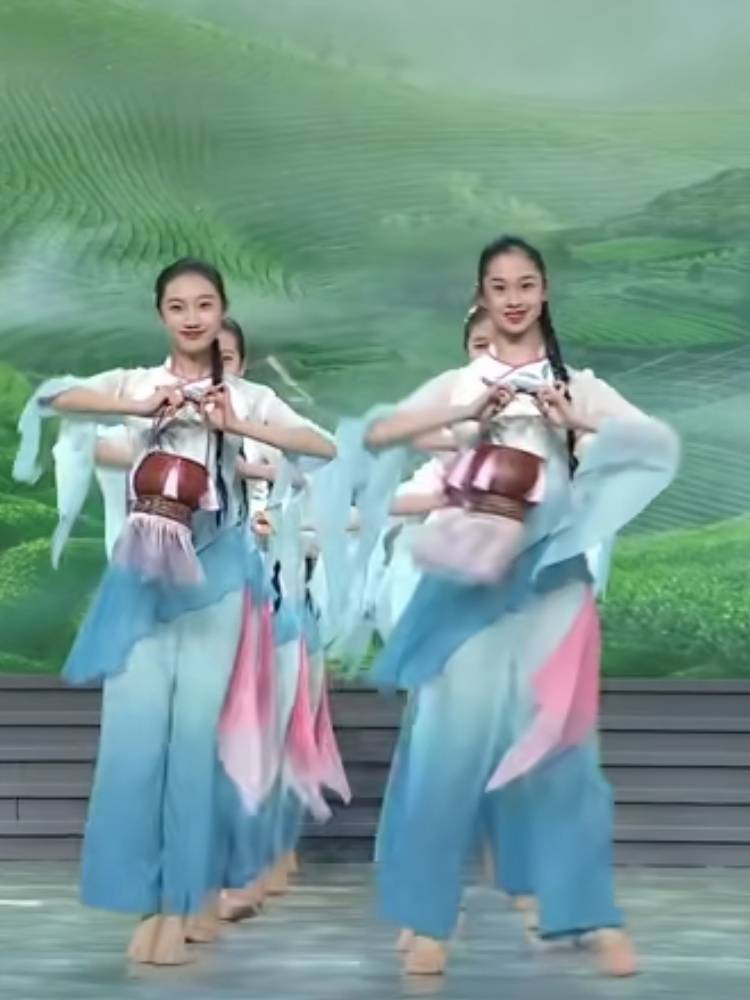 A new Chinese classic dance dress for tea and dance dancers