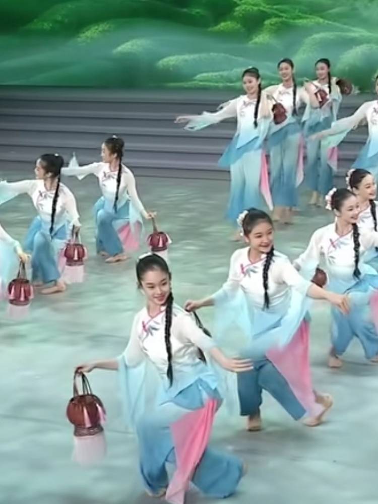 A new Chinese classic dance dress for tea and dance dancers