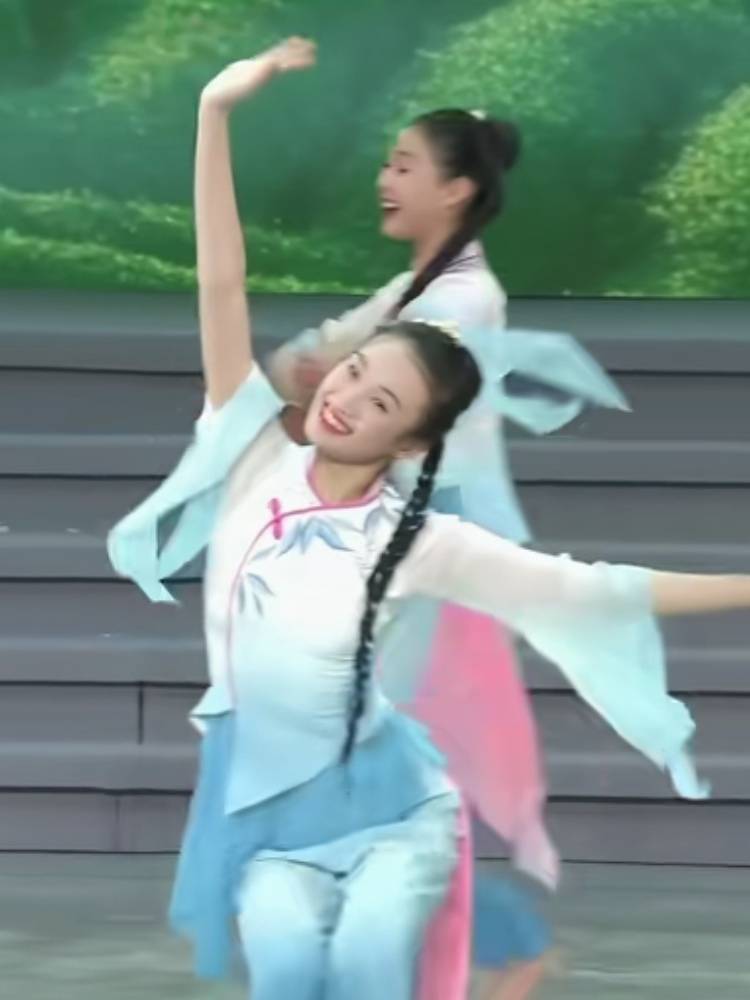 A new Chinese classic dance dress for tea and dance dancers