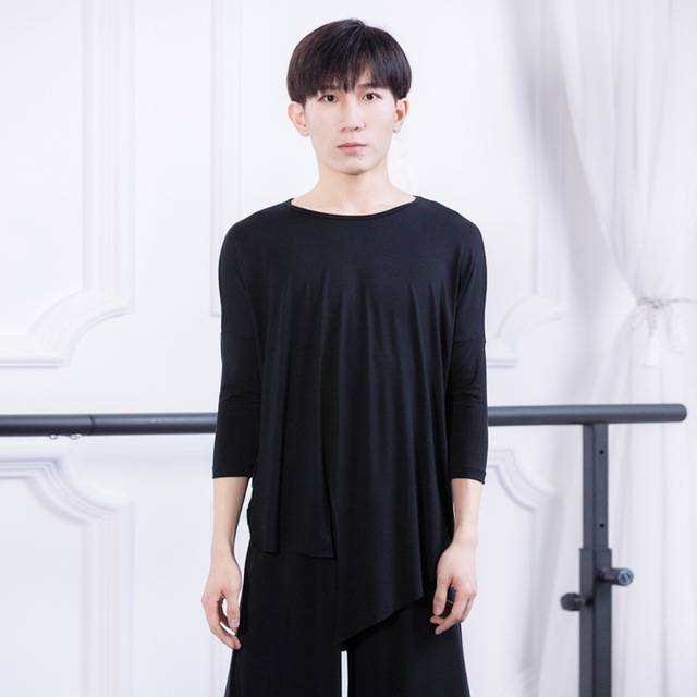 modale's modern choreographer, male choreographer, t-shirt and t-shirt student sportsman