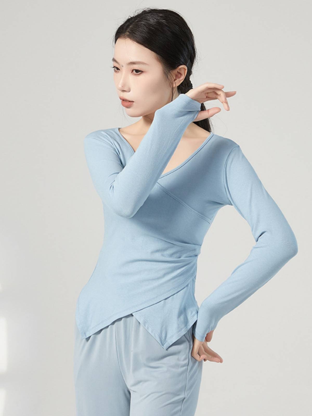 Practicing service spring and autumn modern dance, irregular hem long -sleeved top female classical Chinese dance -shaped teacher dance service