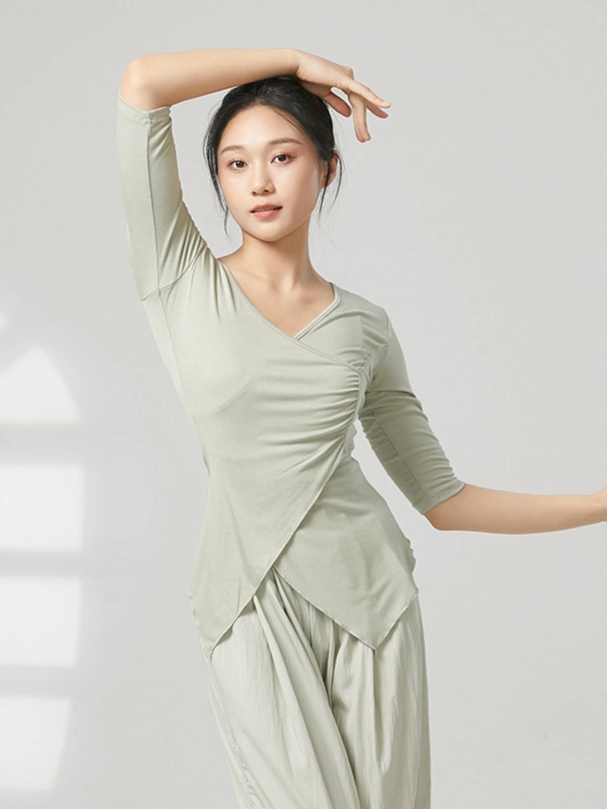 Classical dance -shaped physical fitness service summer new daily daily can wear clothes back and back in the back of the sleeve modern dance dance service
