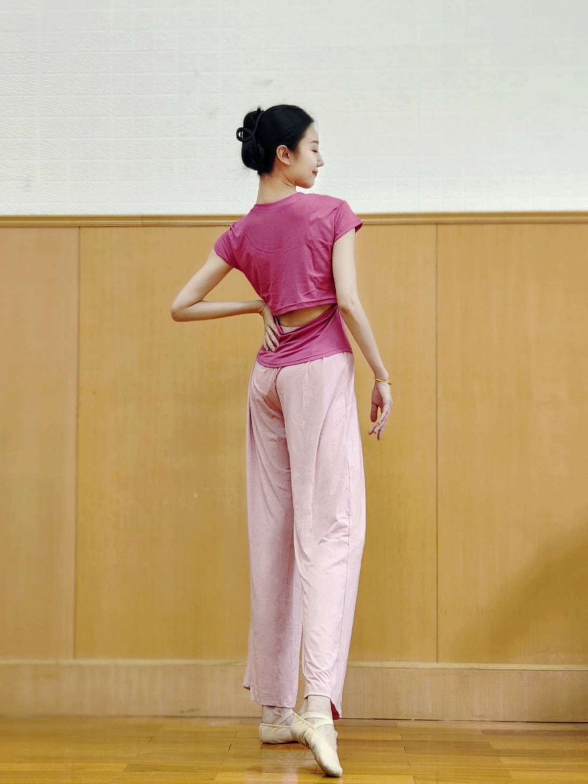 Classical dance -shaped body exercise uniforms in summer new daily clothes can wear back -back modern dance short -sleeved dance clothes