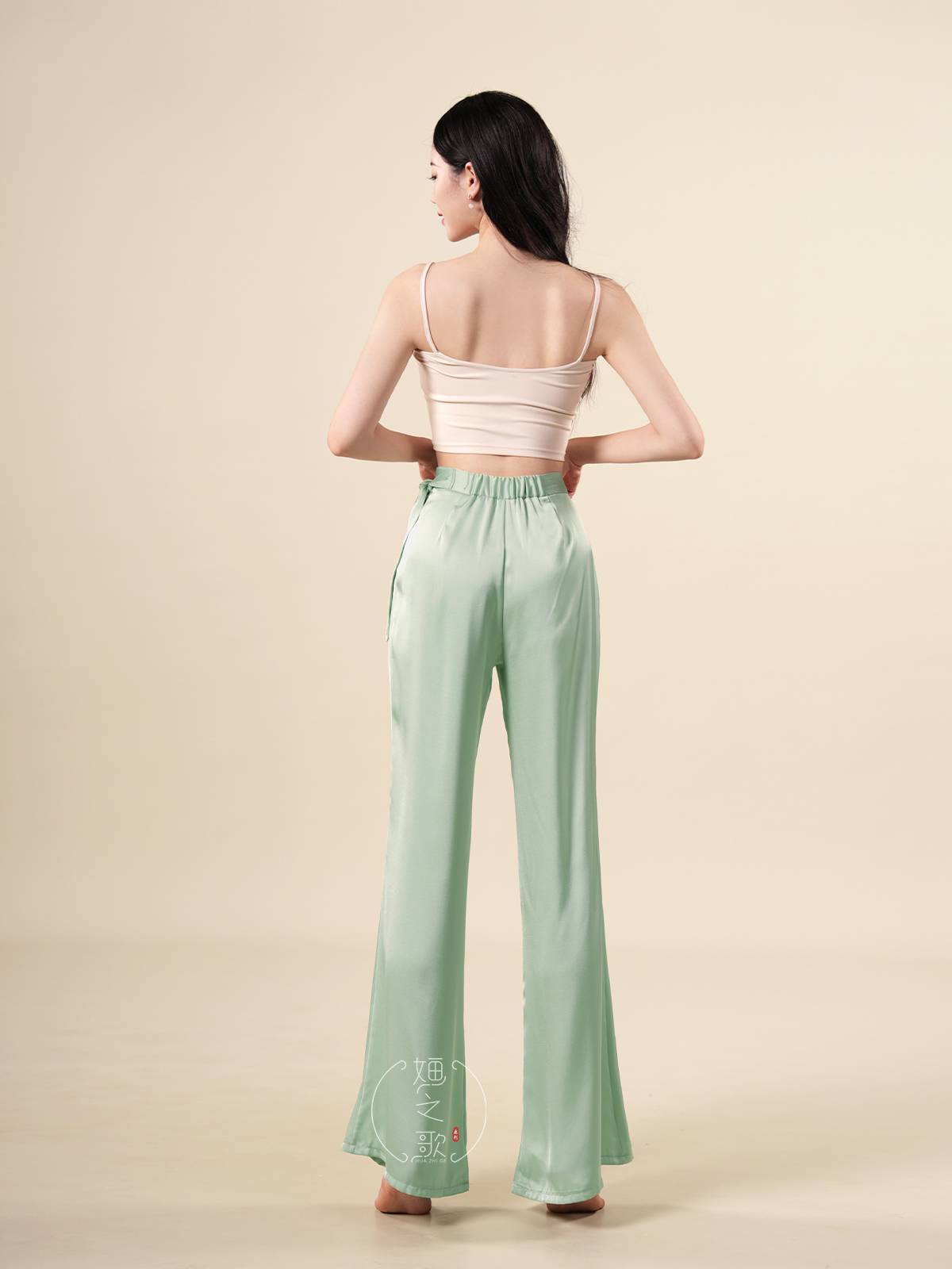 The song of Han's Tweedy Pants, Han's body-dresser, and his thongs are thin, scrawny, screech, tacty, tacty, tacty, tacty