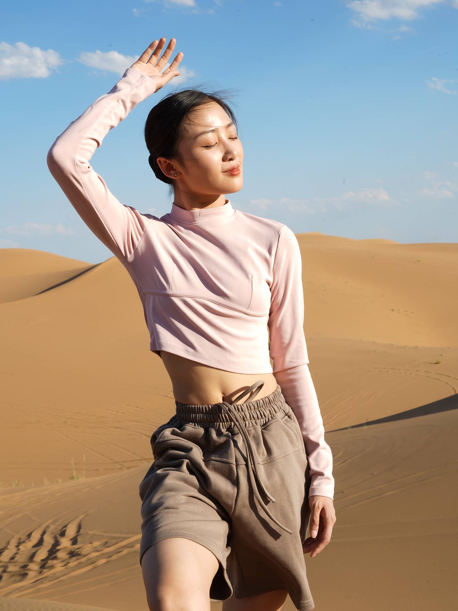 Tu Yiyi TE602 Modern Dance Practice Services Women's Tight Long Sleeve Short Shirt Black Performance Yoga Art Test