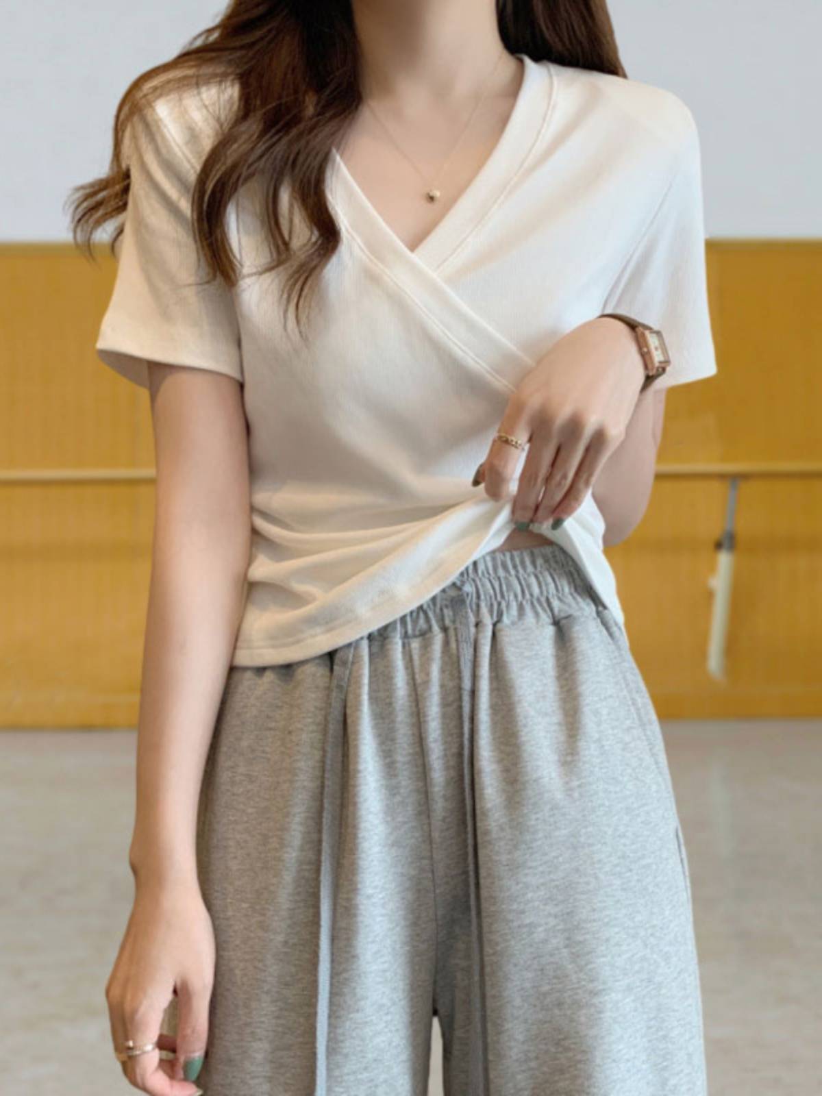 Dance service female short -sleeved shirt summer shape training service teacher classical ethnic dance shape reflects practicing clothing