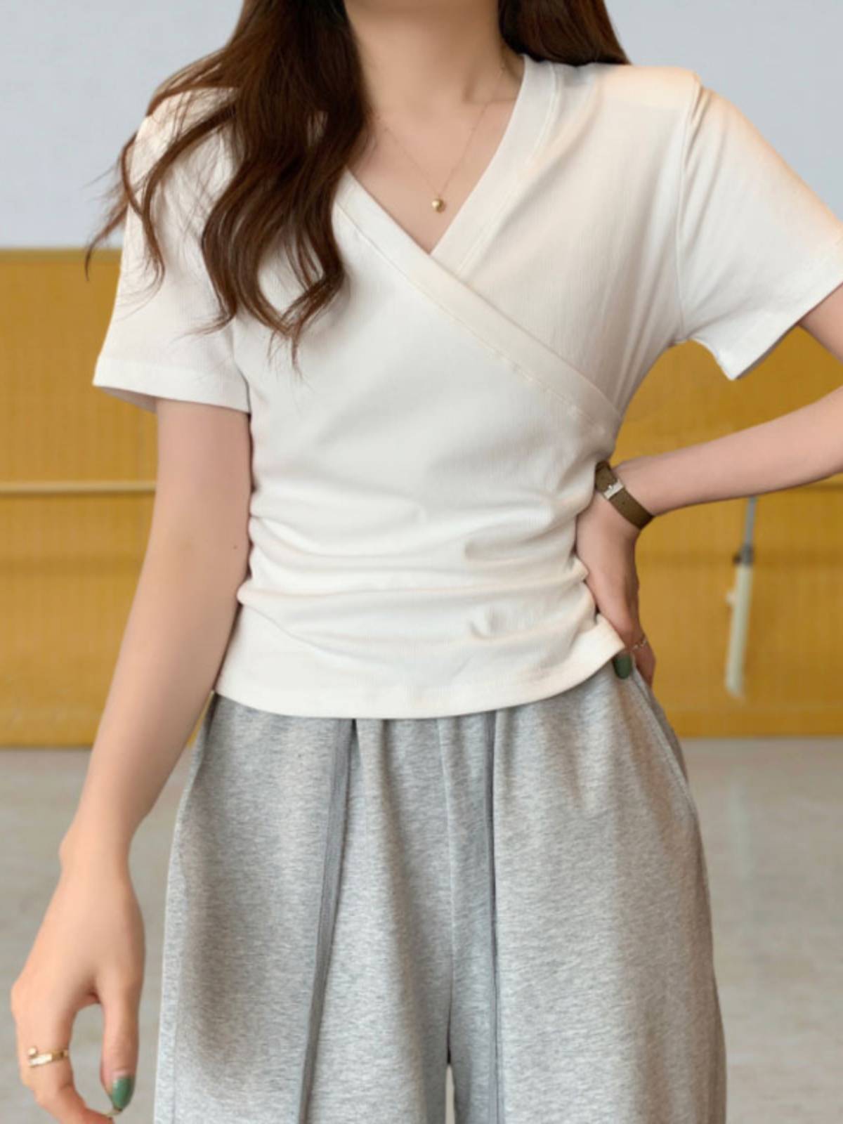 Dance service female short -sleeved shirt summer shape training service teacher classical ethnic dance shape reflects practicing clothing