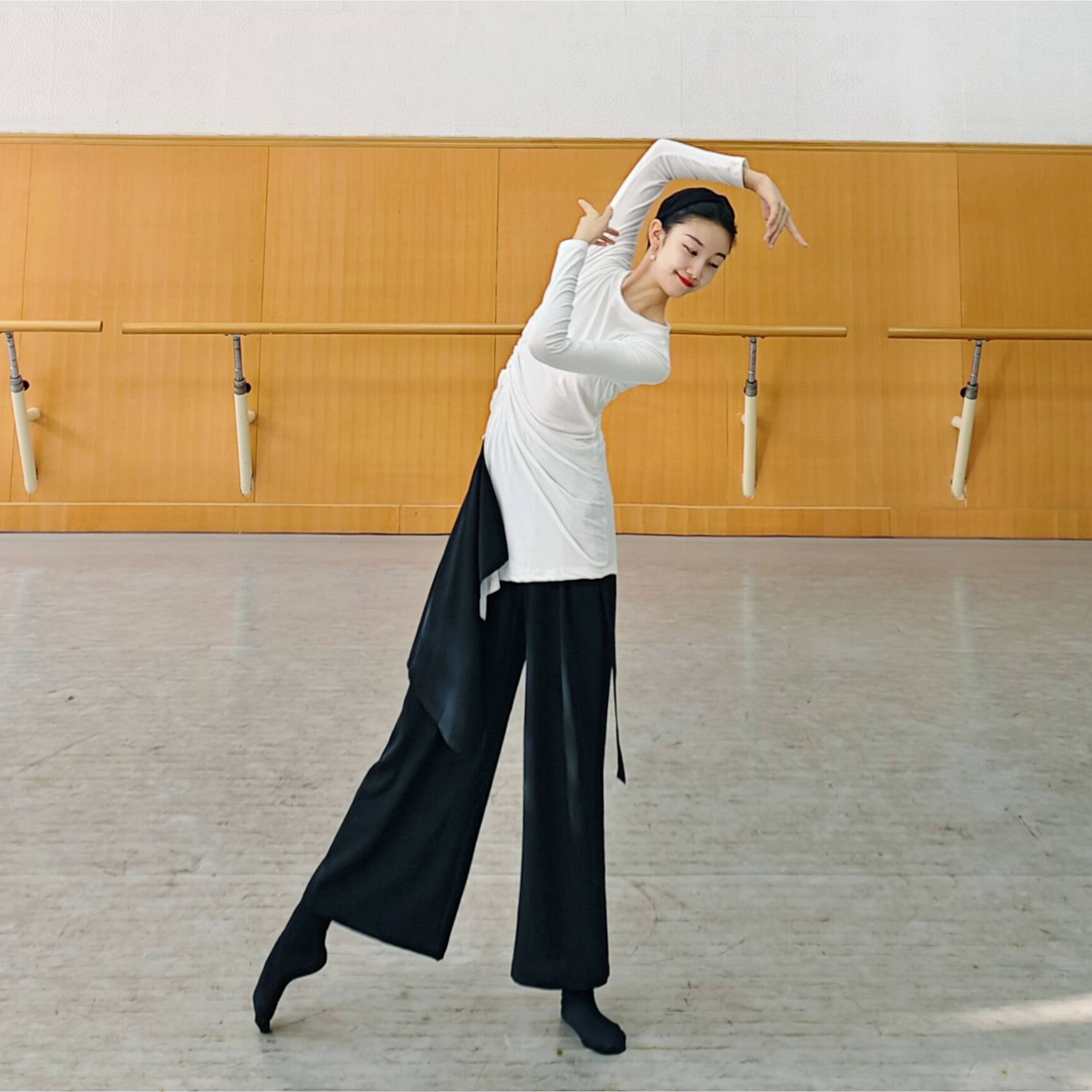 Modern dance exercise service long dance service female slim yoga top classroom base training service performance service classical art test
