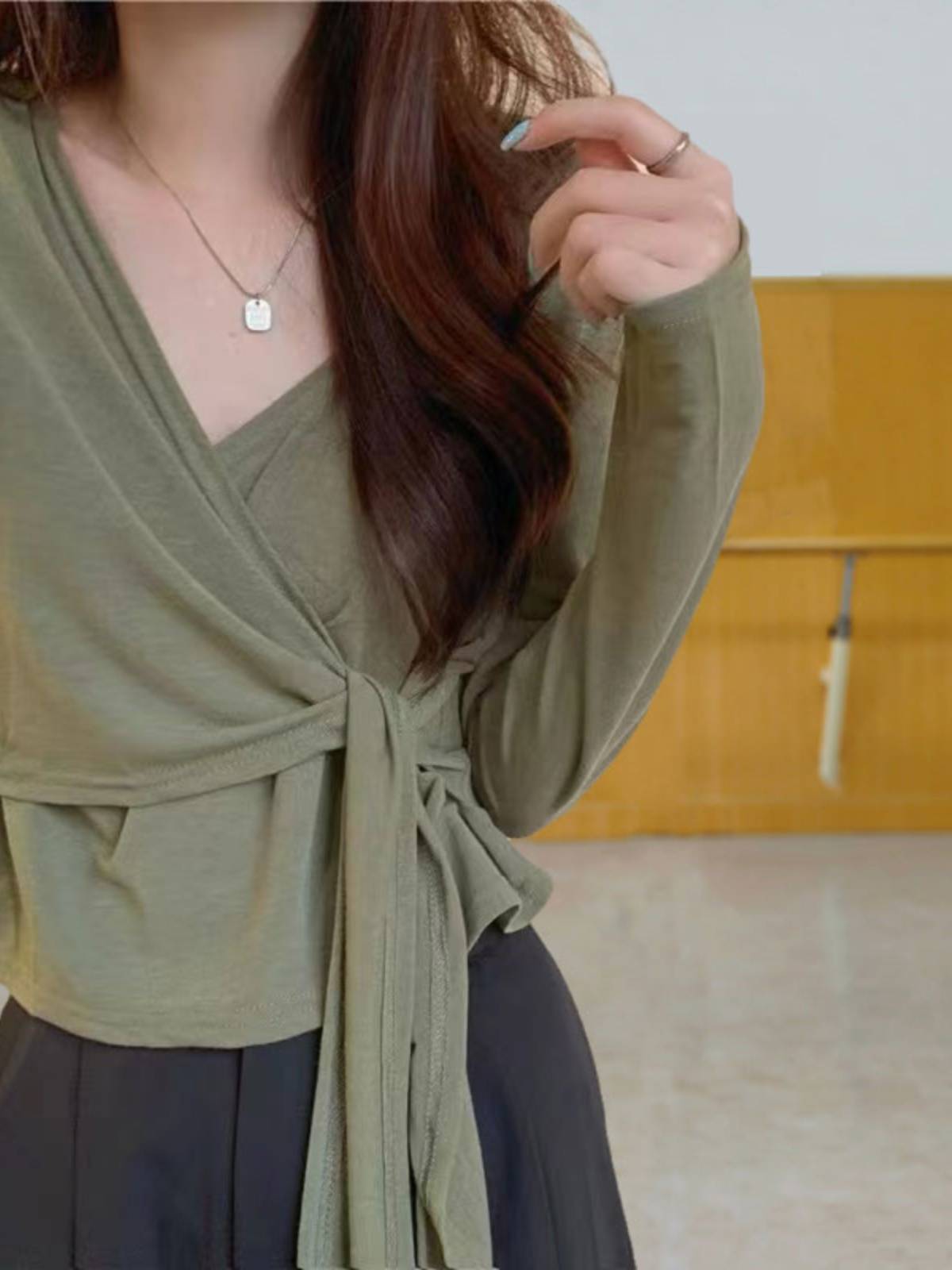Dance service top female straps are thin modern dance -shaped body exercise uniform adult Chinese classical dance teacher training uniforms