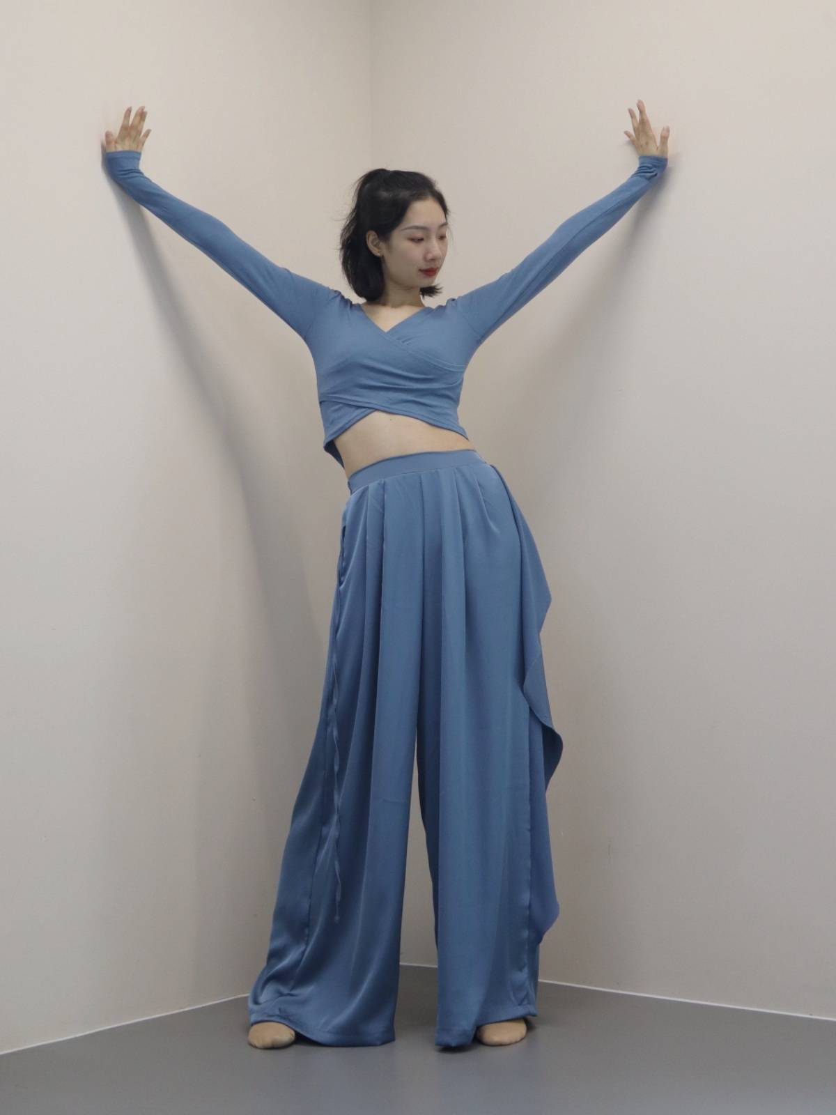 Classical dance pants straight, elegant loose wide -leg pants Chinese dance body professional training design sense ribbon pants