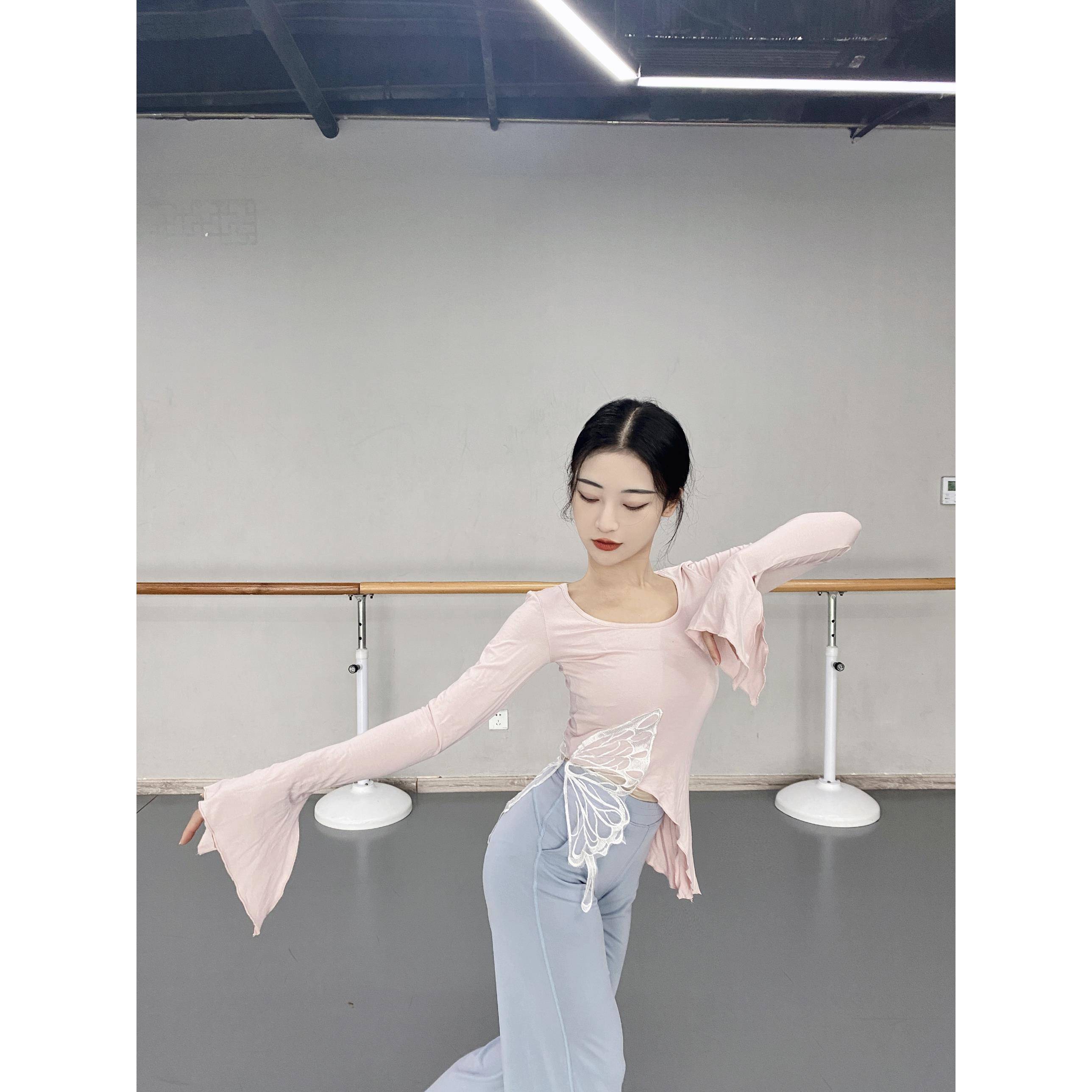 Classical dance clothing gauze elegant female horn sleeve Chinese dance white butterfly modern dance teacher autumn and winter exercises