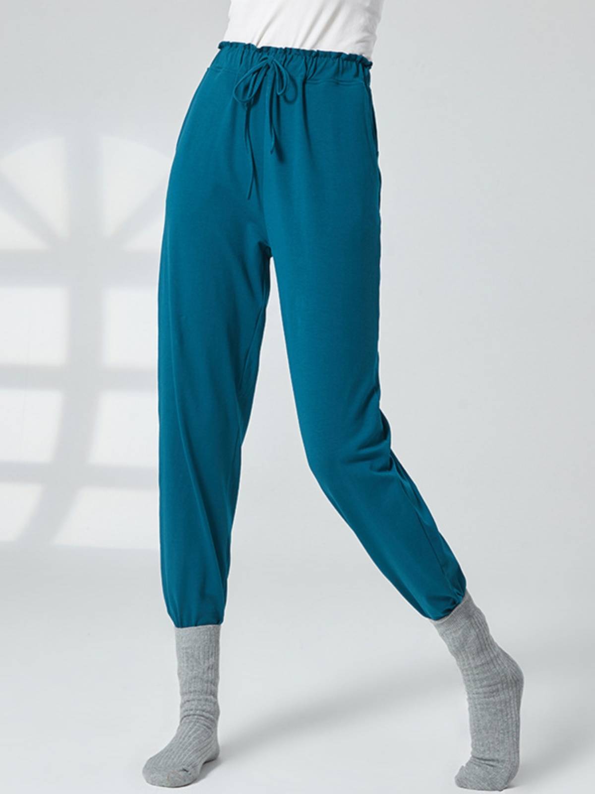 Yoga thongs warm up, high hips, modern dances with the youthful bouquets