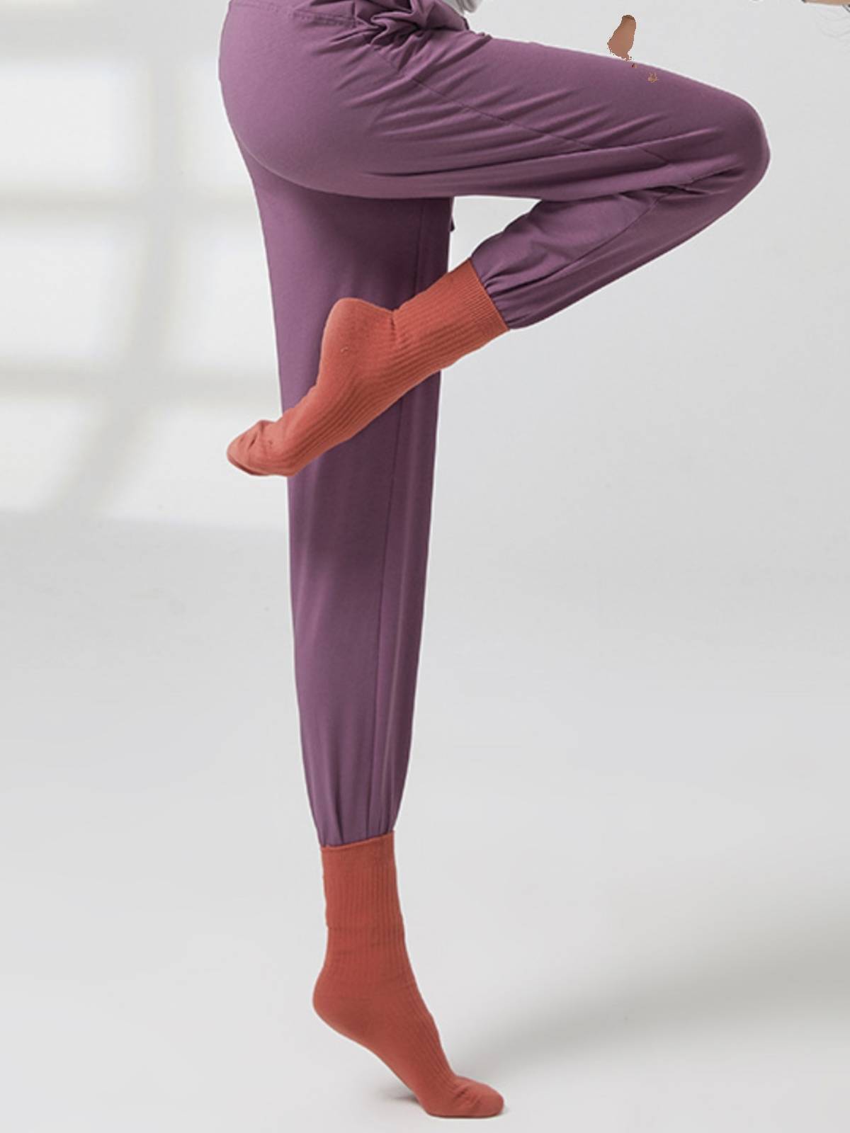 Yoga thongs warm up, high hips, modern dances with the youthful bouquets
