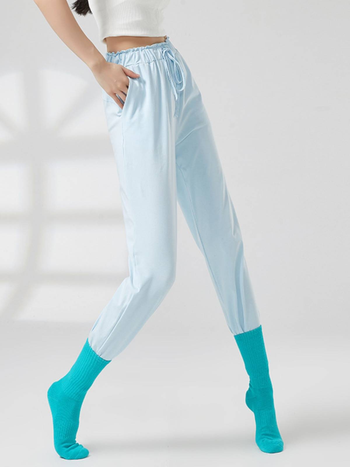 Yoga thongs warm up, high hips, modern dances with the youthful bouquets