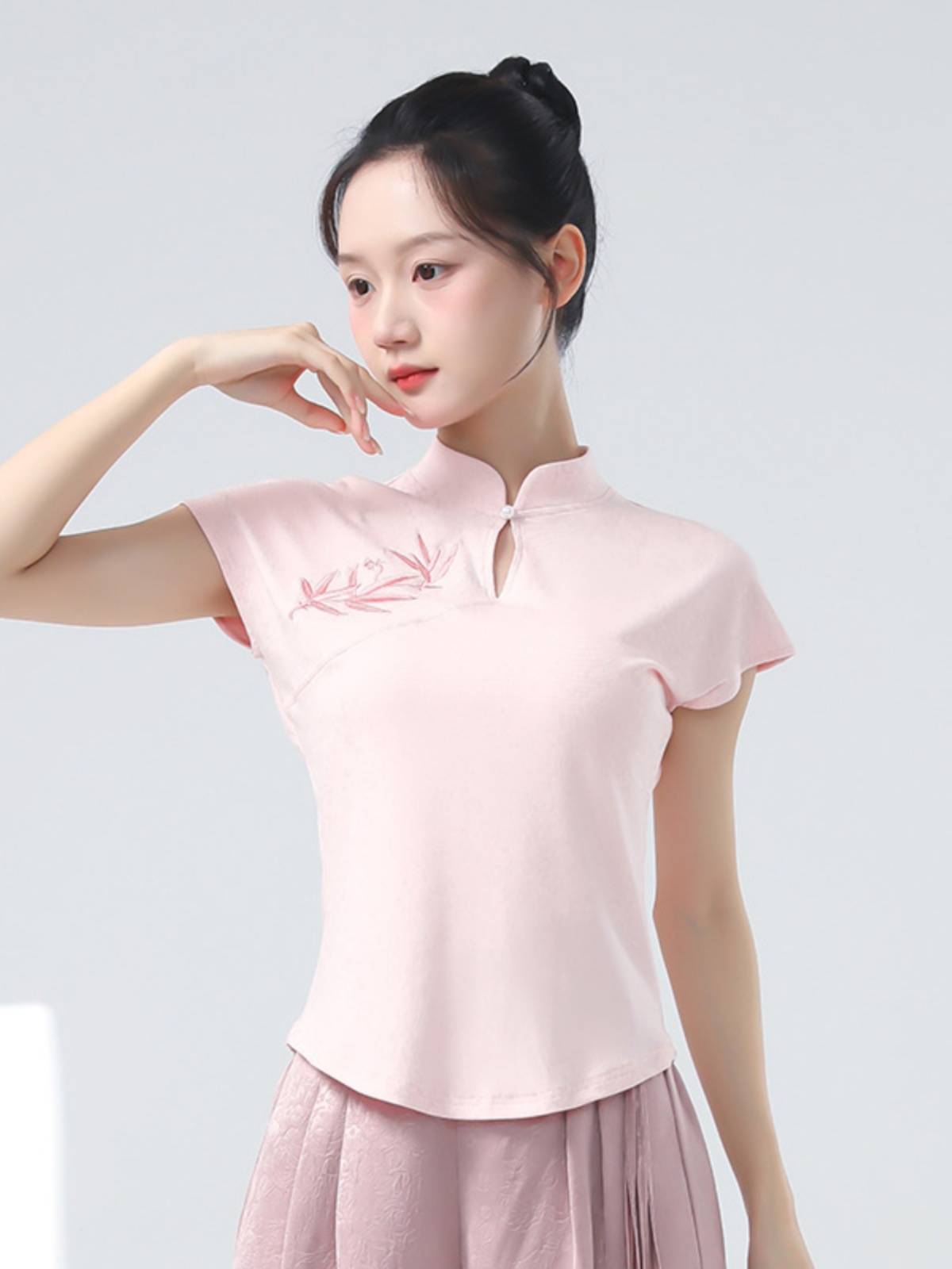 Modern dance exercise girl teacher teacher teacher summer new body clothes slim classical dance clothing new Chinese dance top