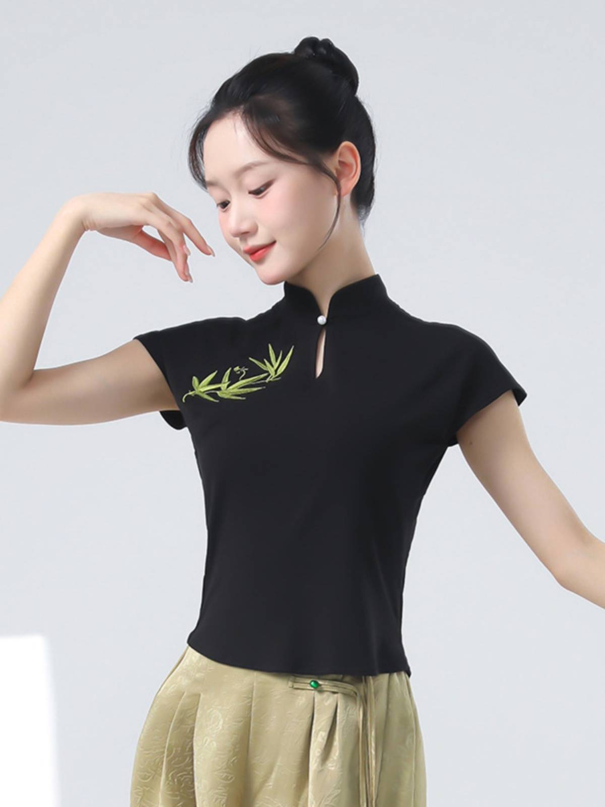 Modern dance exercise girl teacher teacher teacher summer new body clothes slim classical dance clothing new Chinese dance top