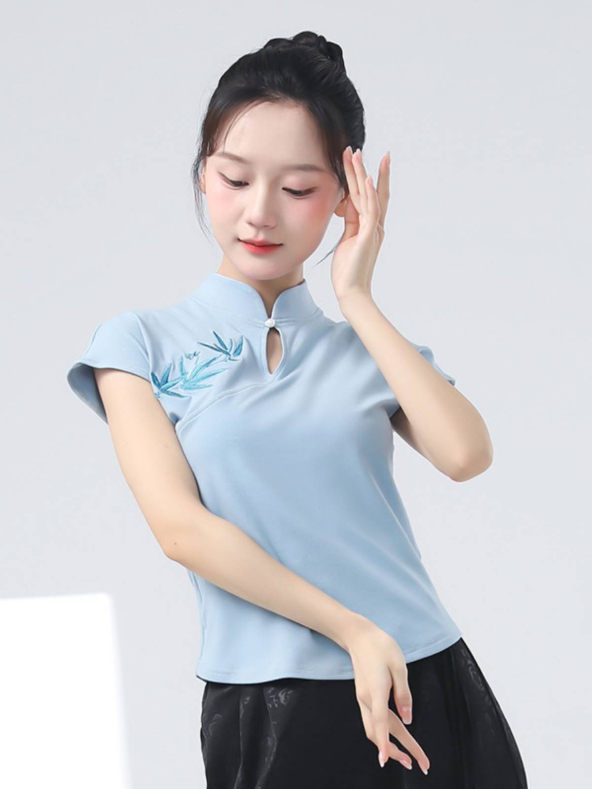 Modern dance exercise girl teacher teacher teacher summer new body clothes slim classical dance clothing new Chinese dance top