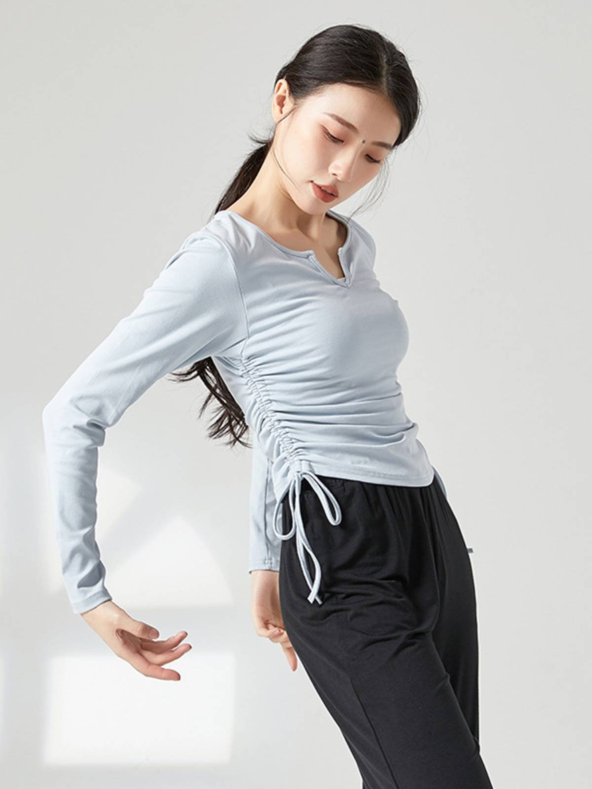 Modern dance service design sense niche unique hot girl top top top classical dance dance service national dance exercise service