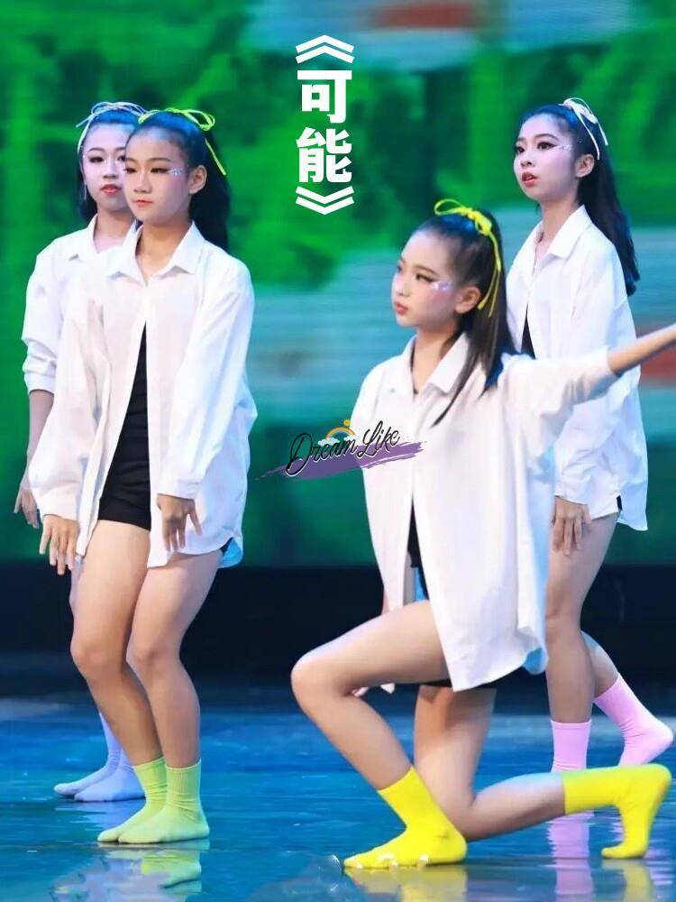 The same model of Douyin may be modern dance girl classical lyrical style jazz Chinese dance white large size shirt performance service
