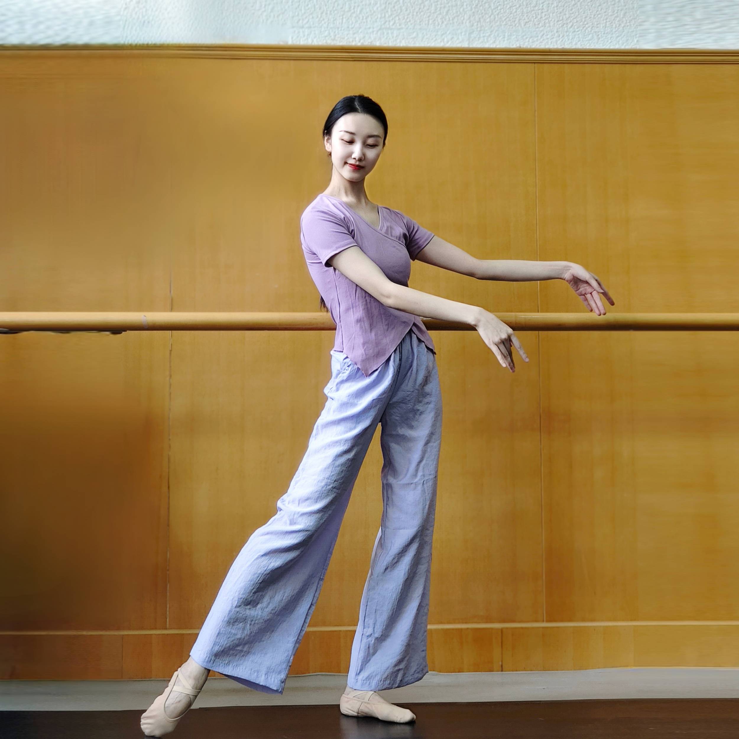 Short -sleeved modern dance new dance service slim girl Xia X -neck base training uniform classical dance exercise uniform top