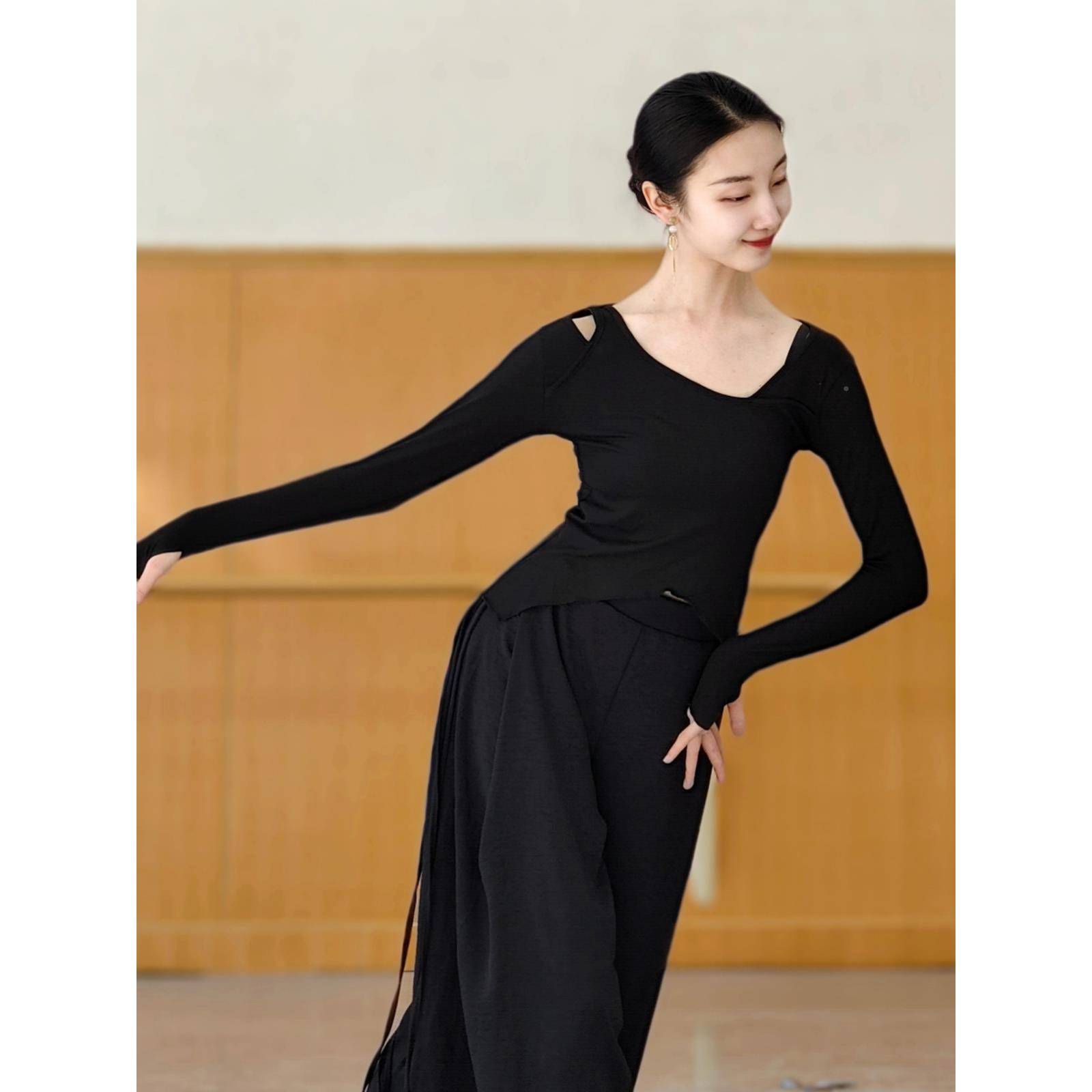 2024 new classical dance service female autumn and winter Chinese style training long merit dance modern dance performance clothes on sleeve water