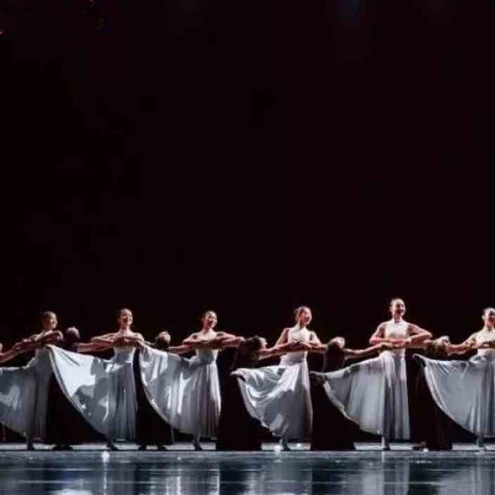 Modern dance performances our songs with the same dance service female May 4th youth chorus dress big skirt practice service