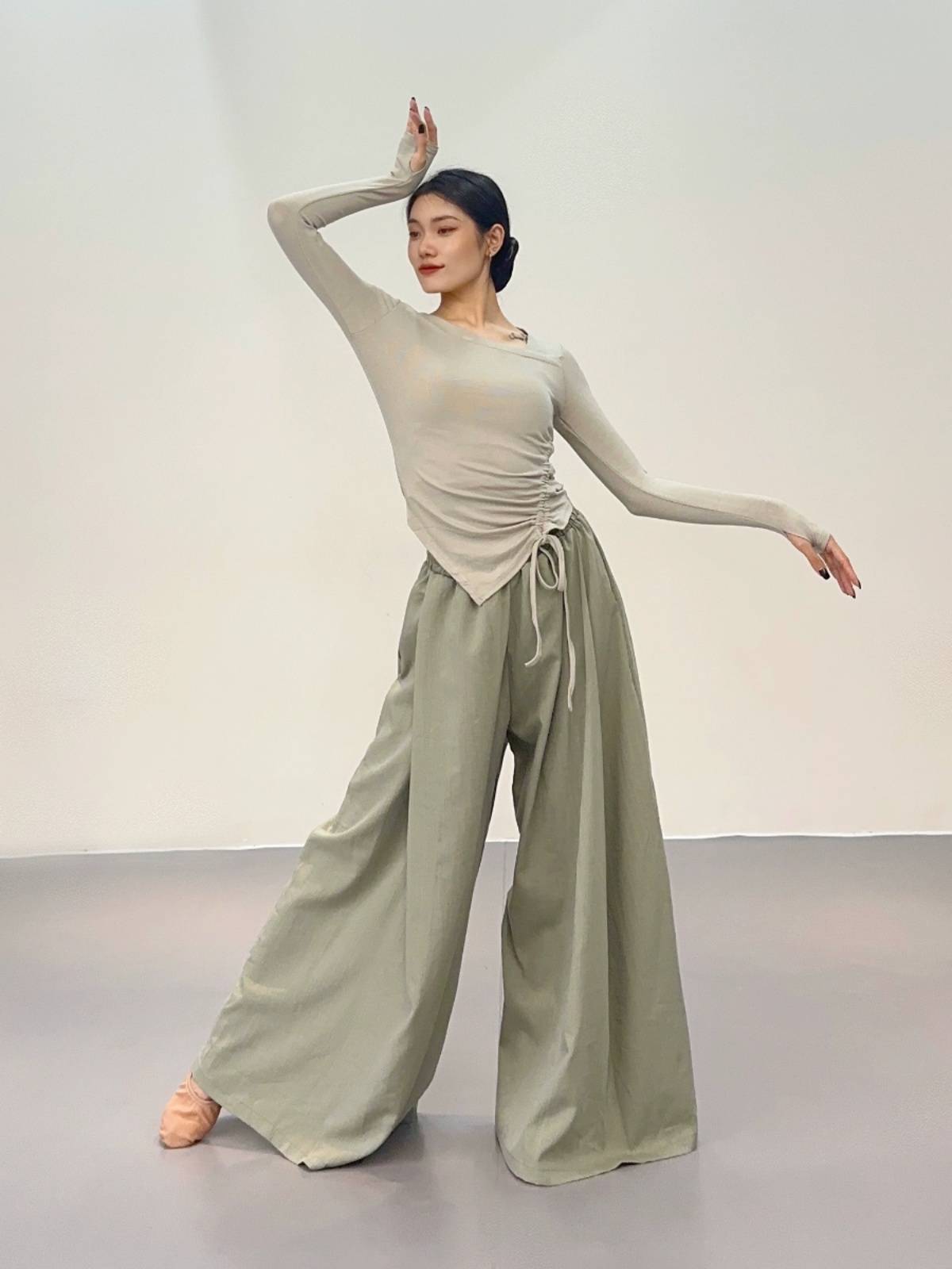 Modern dance clothing classical loose straight -legged wide -leg daily practice pants, threatening, girl wearing Chinese dance pants