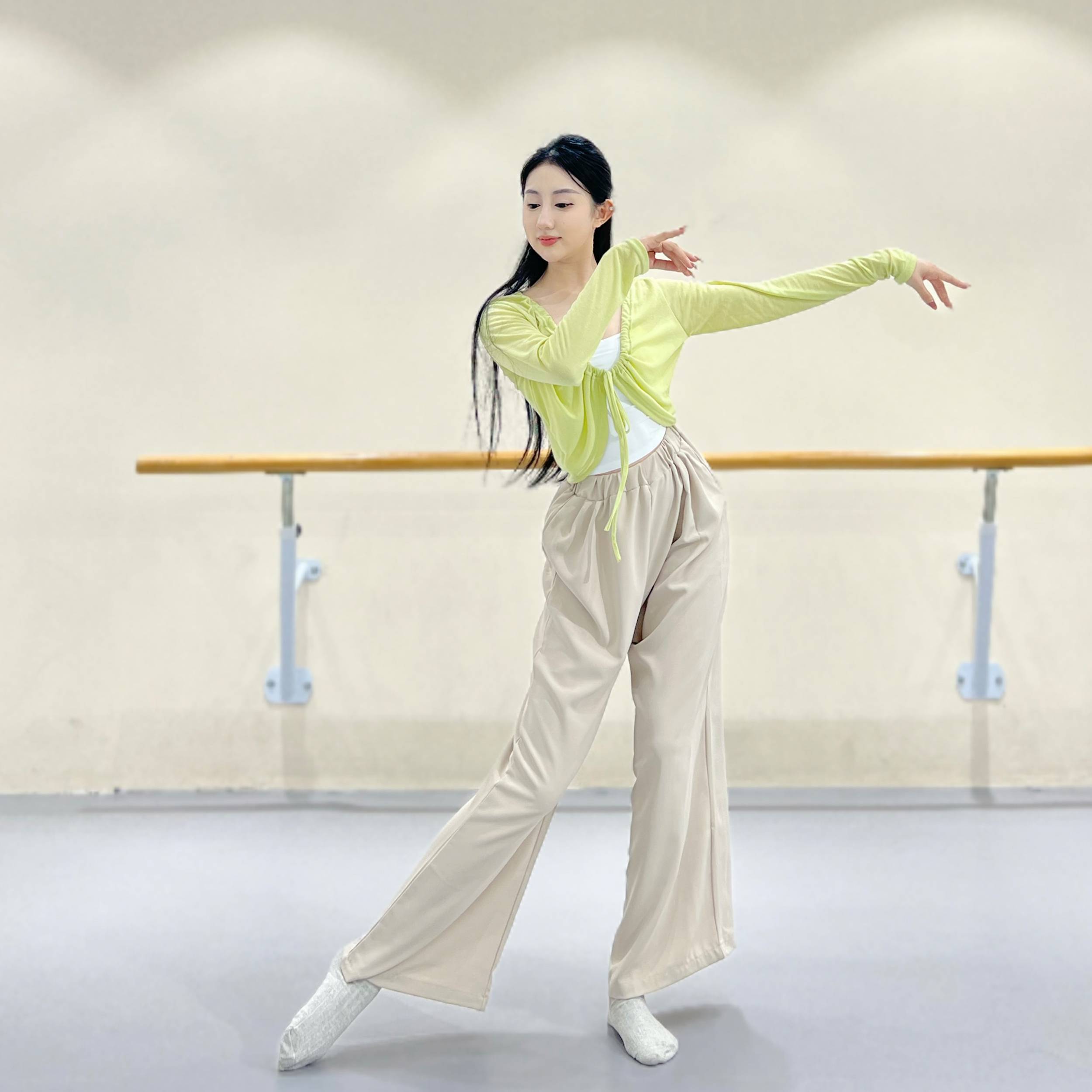 Modern dance top professional dance practice service summer set refers to long -sleeved loose art test new classical dance clothing