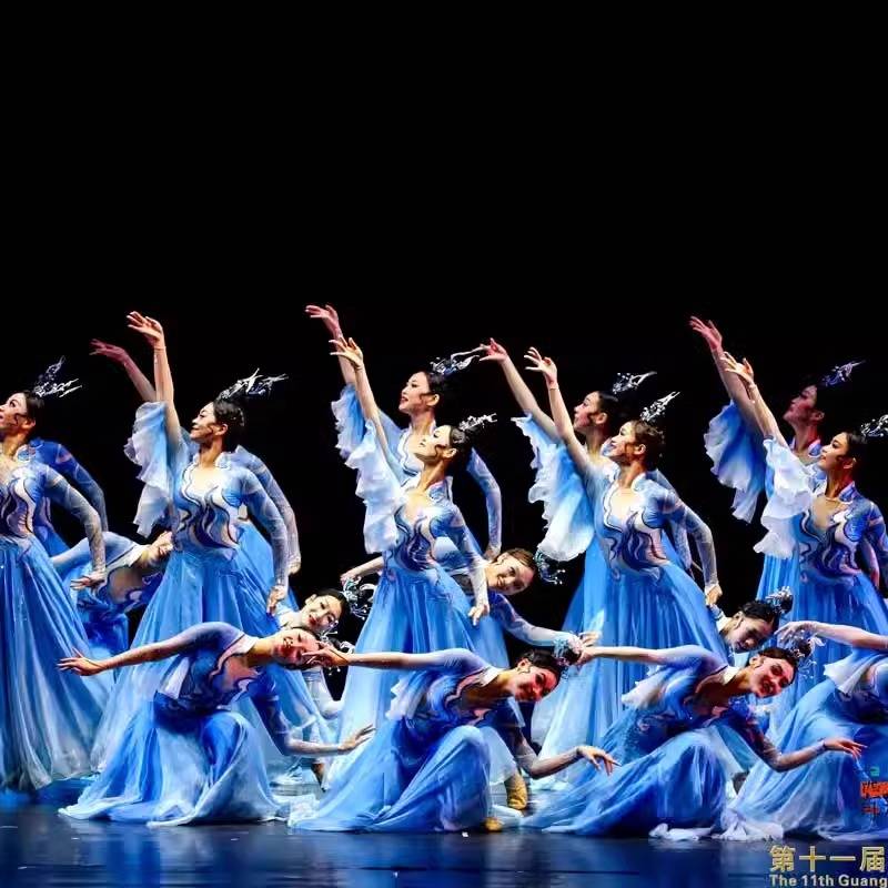 ♪ Like a mountain water moon dancer ♪