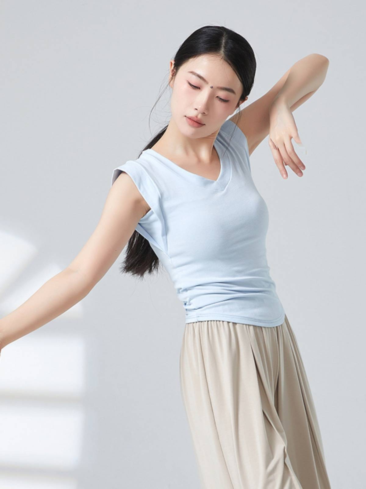 Pure wants V -neck, waist, thin T -shirt, female summer short -sleeved exercise, modern dance teacher in class performance clothes