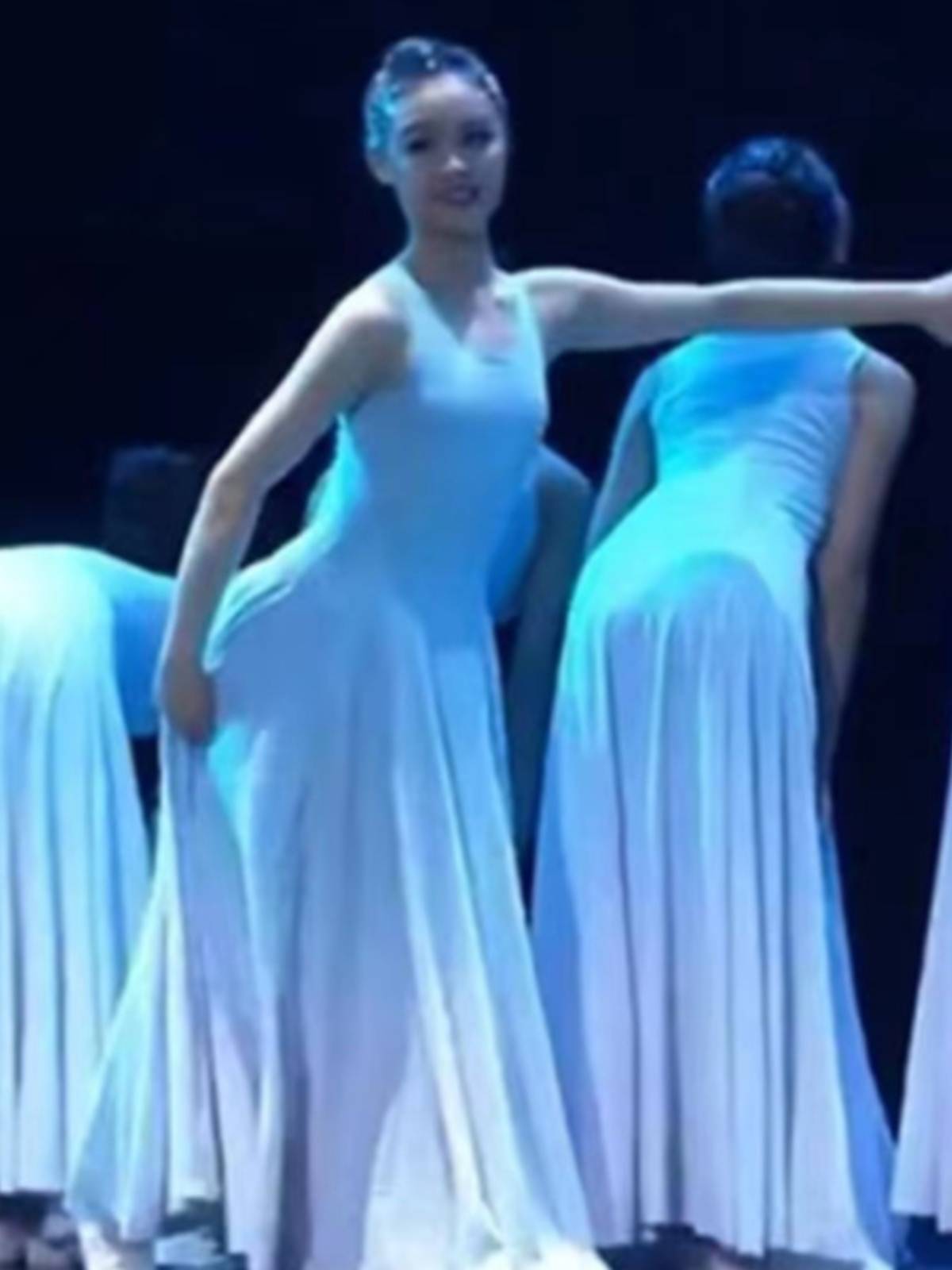 Modern dance service "Youth Song" college dance stage dance stage pretend to be contemporary skirt gradient performance clothes