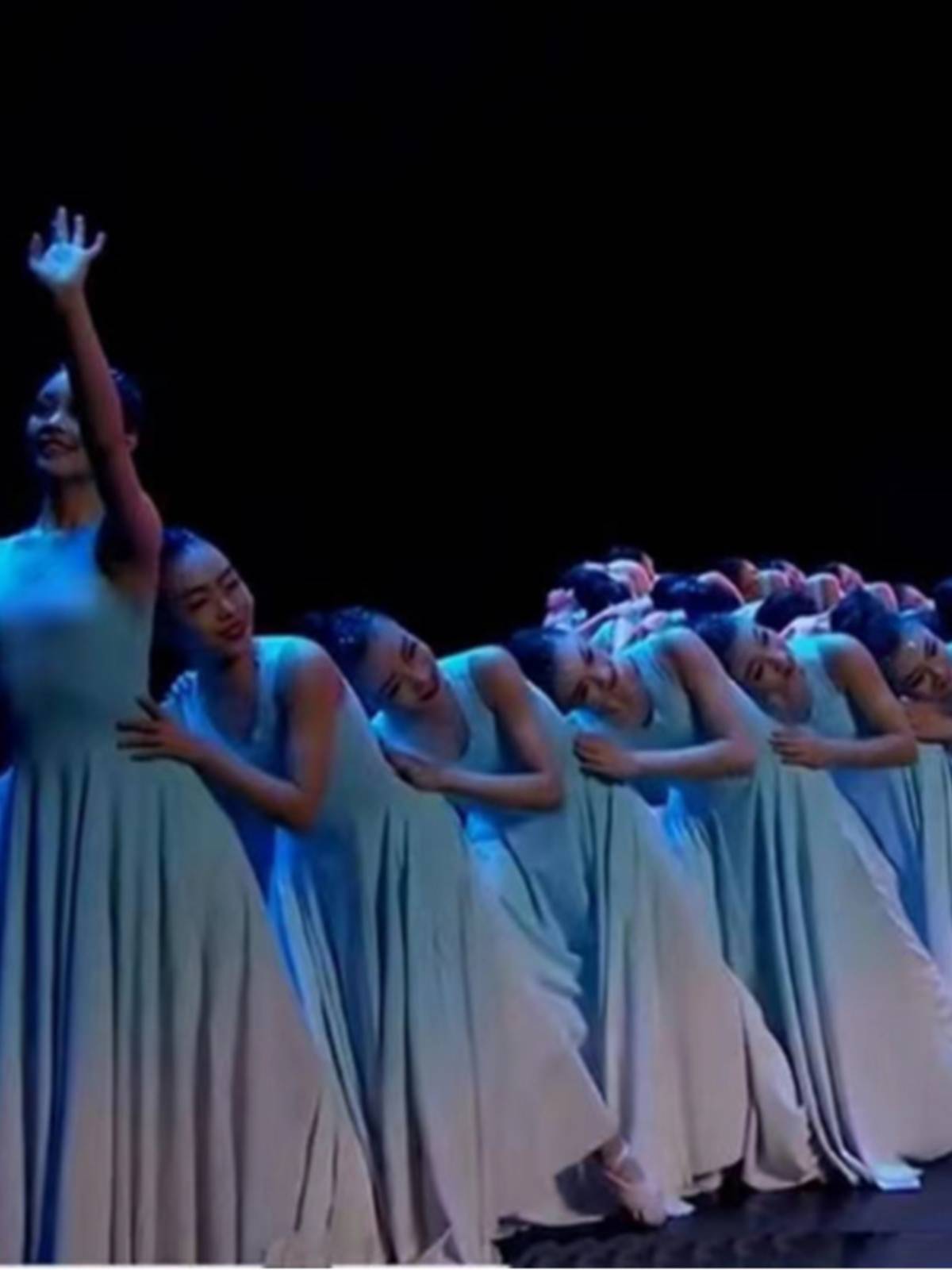 Modern dance service "Youth Song" college dance stage dance stage pretend to be contemporary skirt gradient performance clothes
