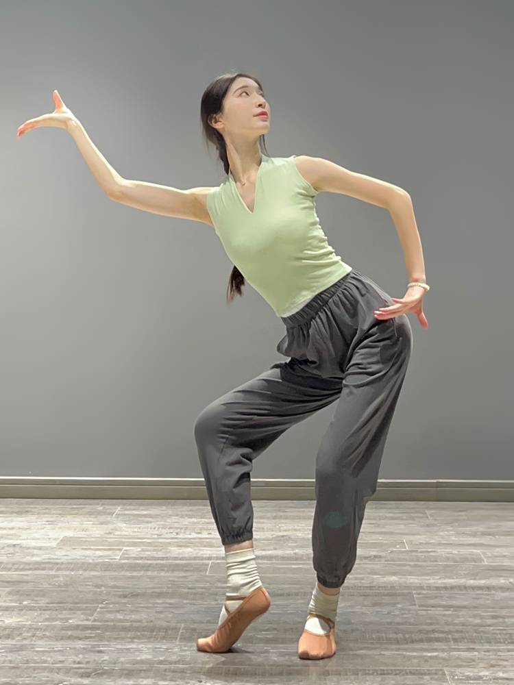 Modern dance summer sleeveless vest body training service female V -neck Chinese dance slim exercise dance top