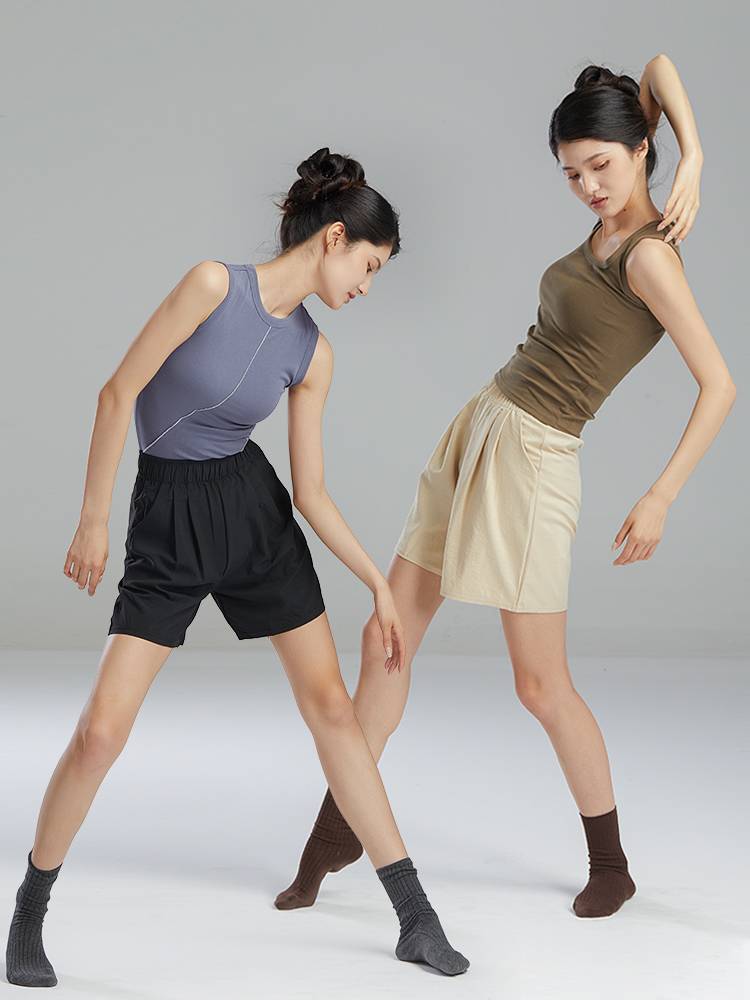 The Chinese classic dance costume is so thin in the day-to-day thongs