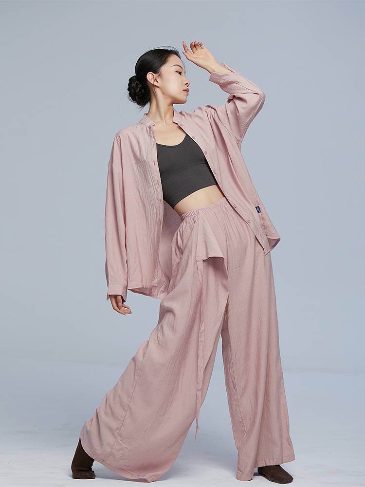 Gorgeous show modern dance exercise, elegant shirt, wearing jazz dance top classical dance loose dance clothes