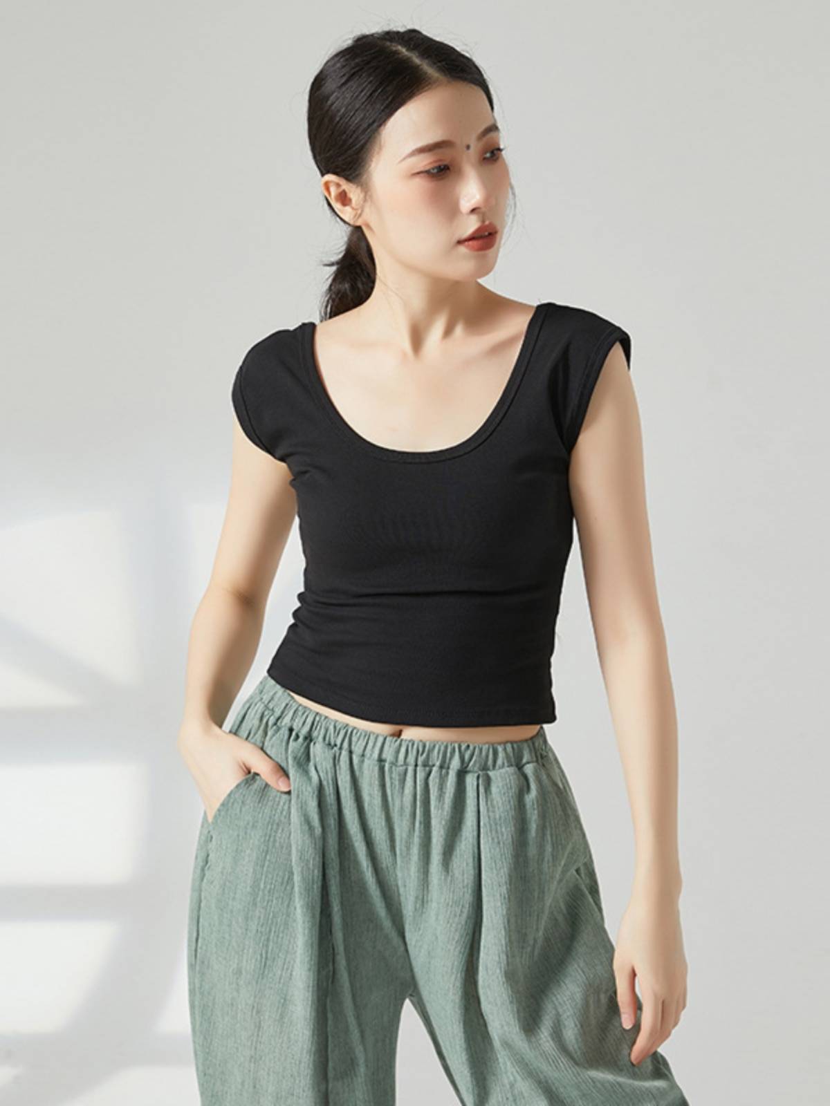 Pure desire sweet girl sexy back short top top female small flying sleeve design sense niche modern dance classical dance clothing