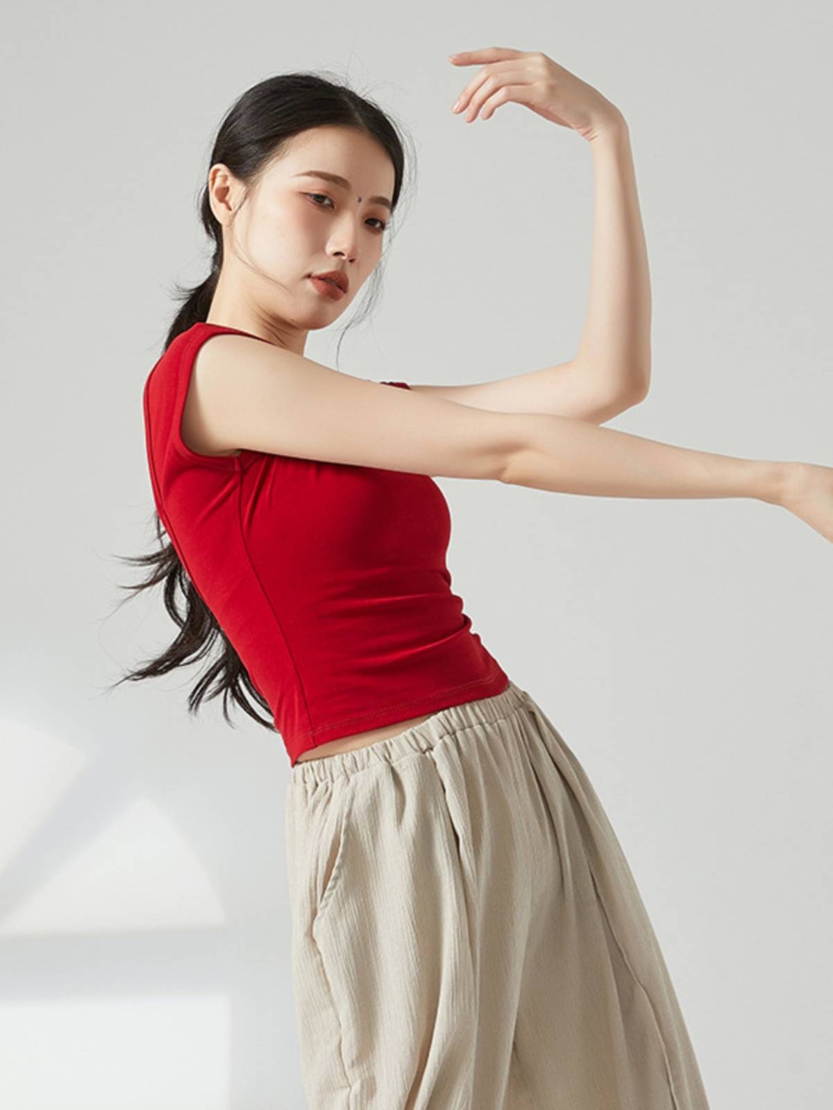 Pure desire sweet girl sexy back short top top female small flying sleeve design sense niche modern dance classical dance clothing