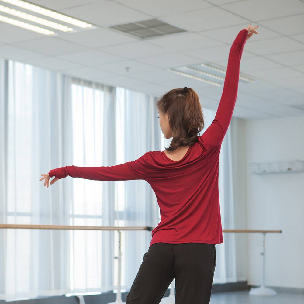 Set refers to long -sleeved modern dance clothing loose dance dance practice service female adult top yoga college training uniform performance service