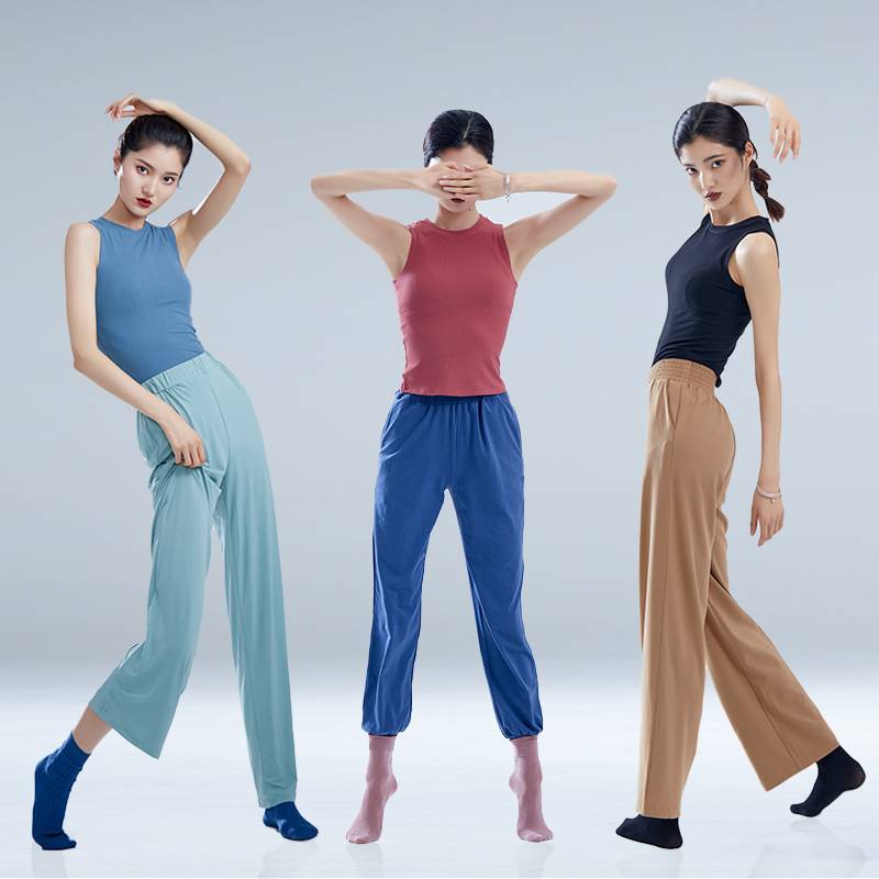 The Chinese classic dance costume with the modern choreographer