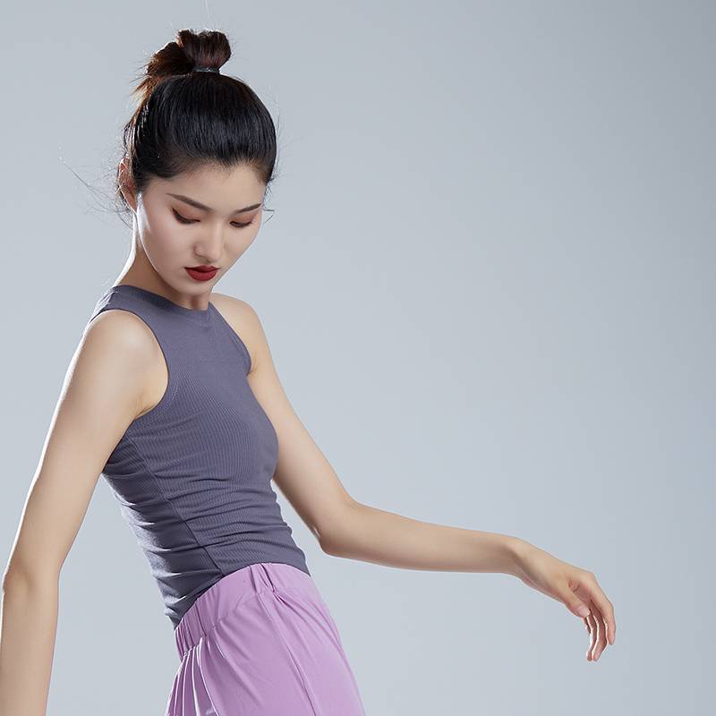 The Chinese classic dance costume with the modern choreographer