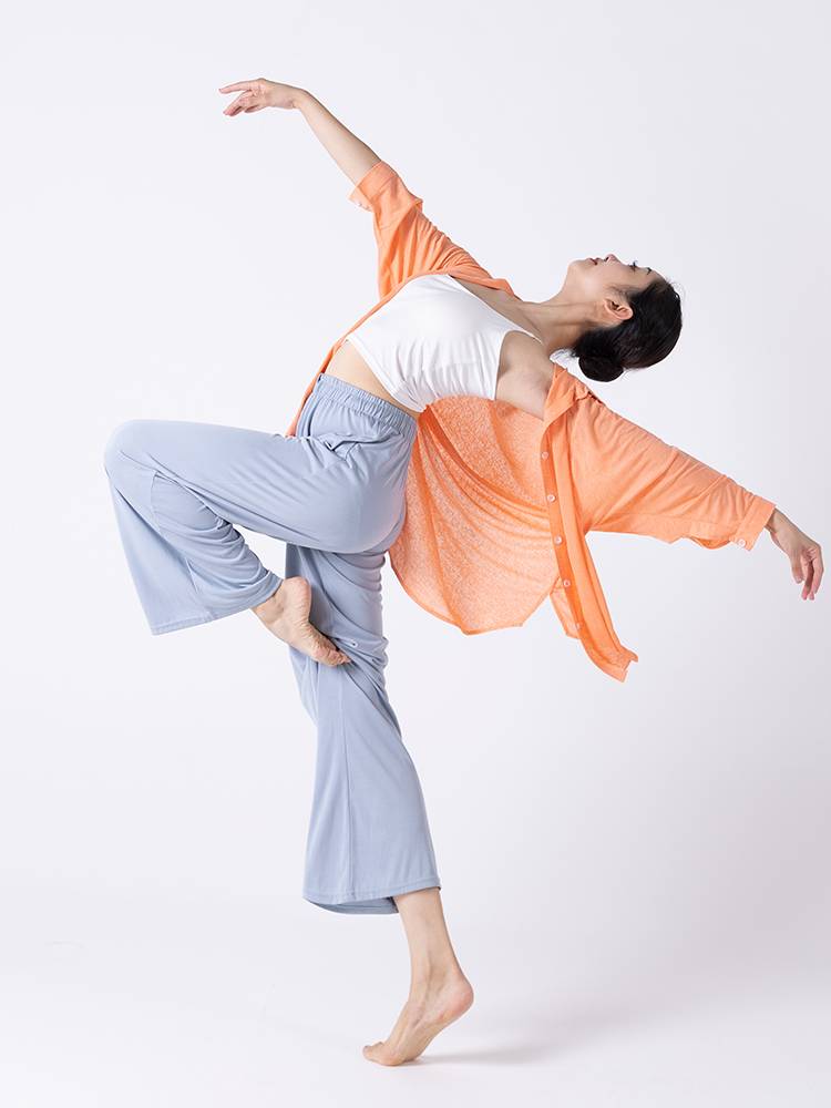 Modern dance shirt, long sleeves, loose tops, light and elegant contemporary jazz practice service, high -end sense performance clothing