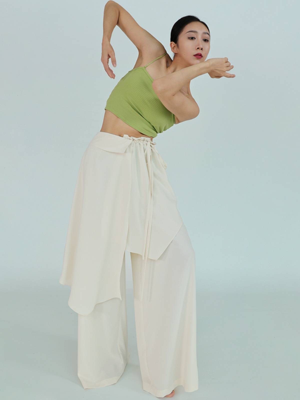 D335 Modern Dance Practice Dance Dance Pants Female Loose Loose Large -size New Performance Service Classical Dance Flower